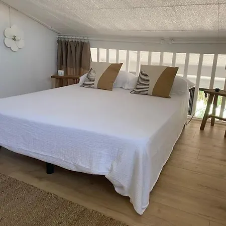 Le Petit Pavillon De *